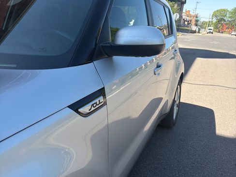 Used 2015 Kia Soul FWD image 2