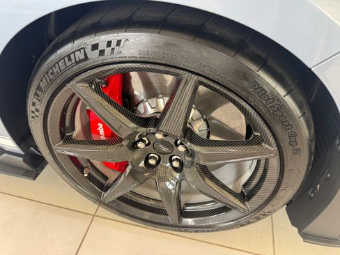 Used 2022 Ford Mustang Shelby GT500 w/ Carbon Fiber Track Pack RWD image 11