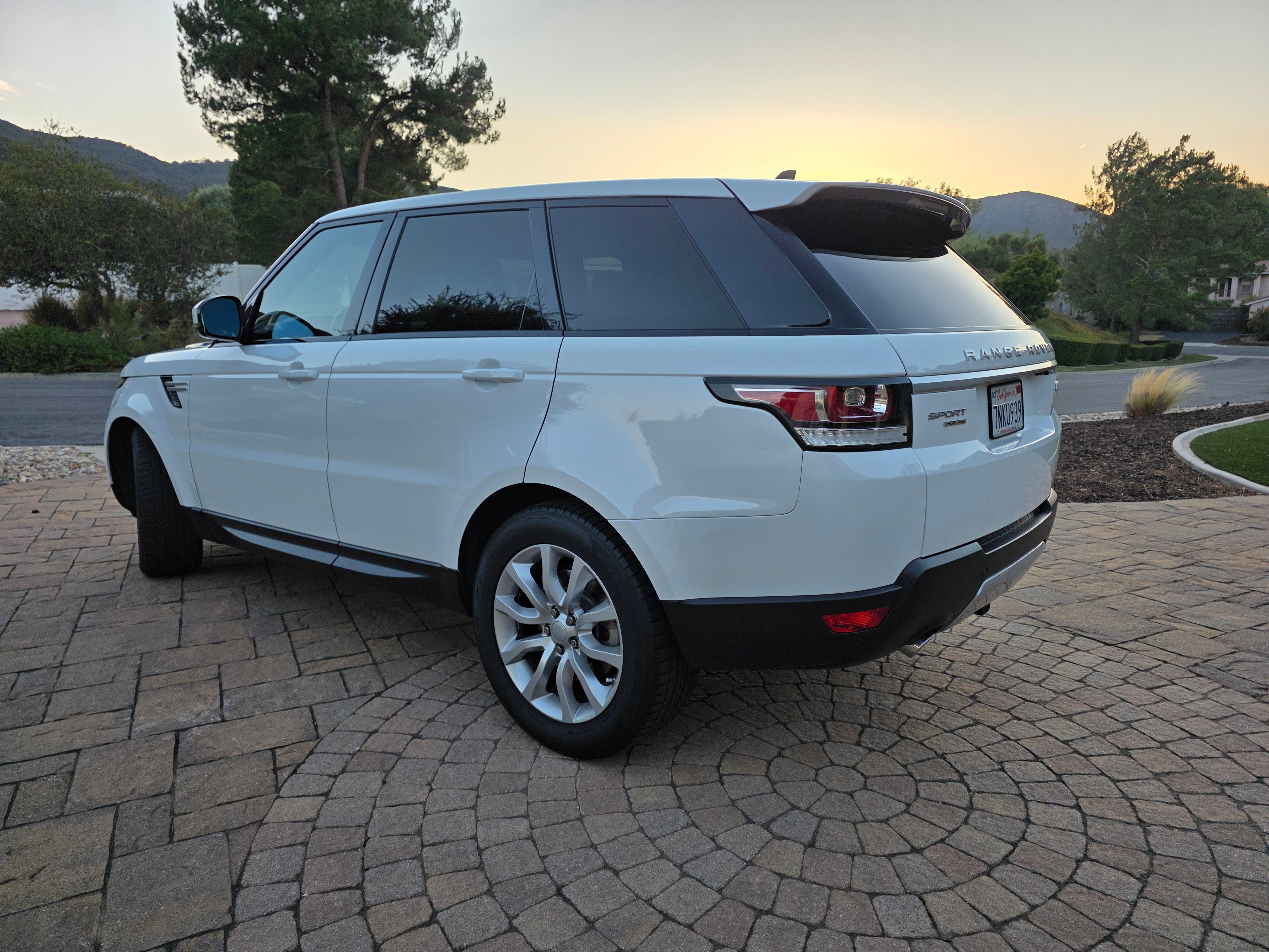 Used 2016 Land Rover Range Rover Sport HSE AWD/4WD image 6
