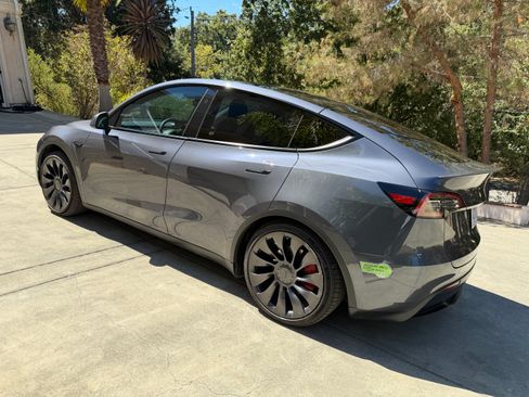 Used 2023 Tesla Model Y Performance AWD/4WD image 13