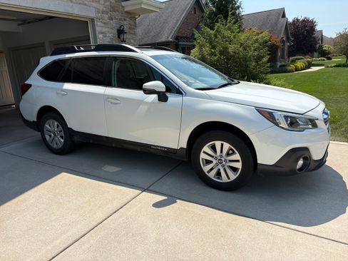 Used 2019 Subaru Outback 2.5i Premium AWD/4WD image 2