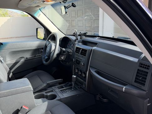 Used 2011 Jeep Liberty Sport image 16