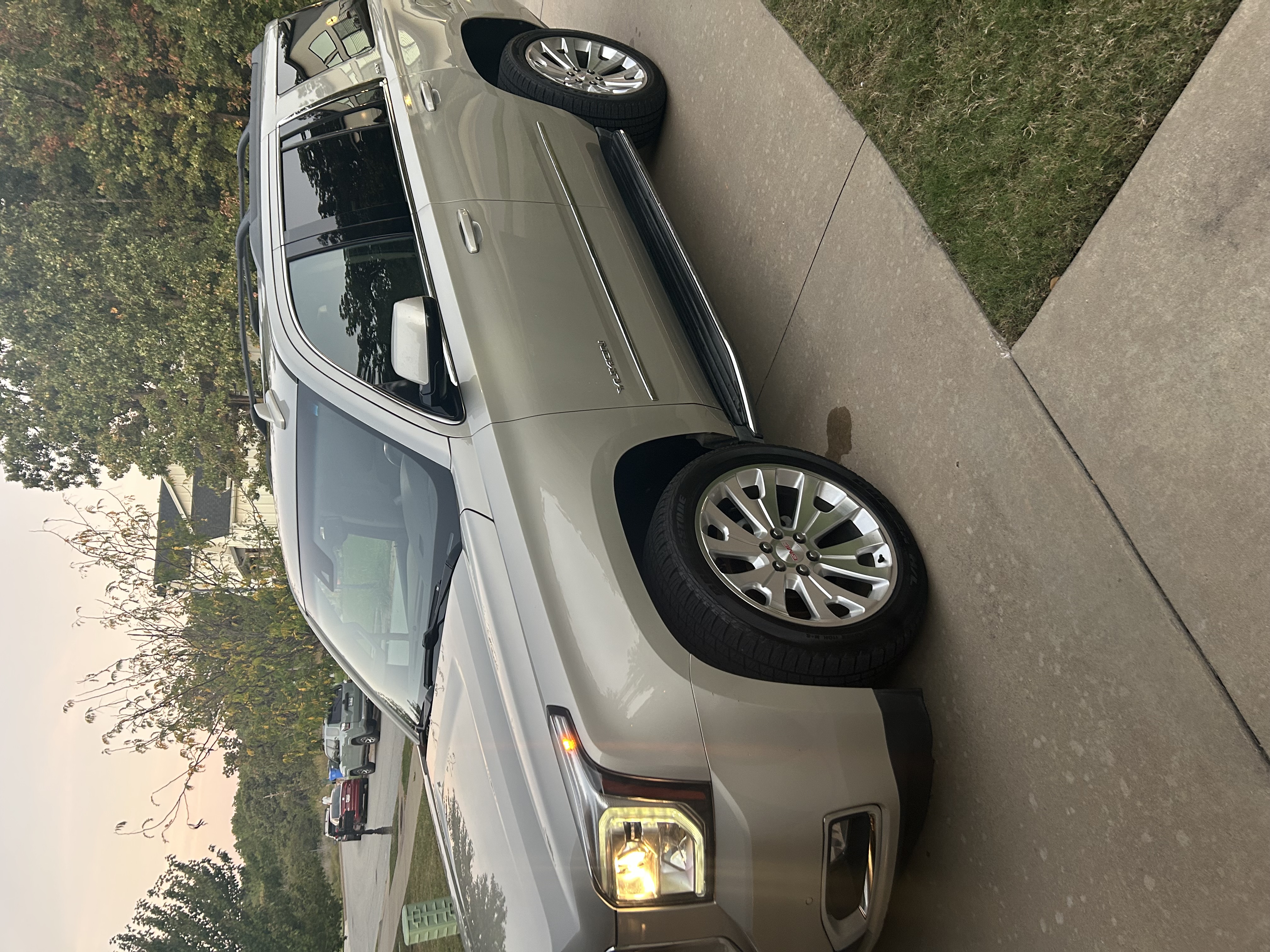 Used 2017 GMC Yukon SLT w/ Open Road Package RWD image 4