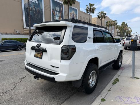 Used 2018 Toyota 4Runner TRD Off-Road Premium AWD/4WD image 4