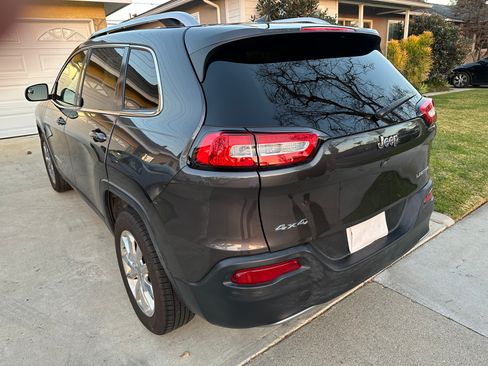 Used 2016 Jeep Cherokee Limited w/ Luxury Group image 9