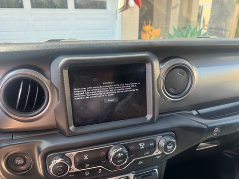 Used 2021 Jeep Wrangler Sport image 8