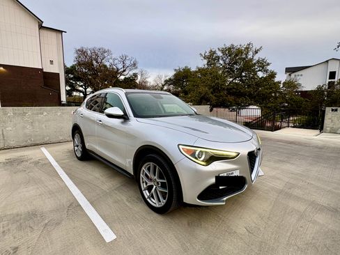 Used 2018 Alfa Romeo Stelvio Ti image 4