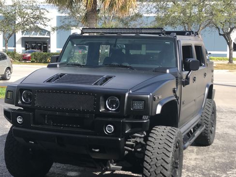 Used 2005 HUMMER H2 SUT w/ Preferred Equipment Group AWD/4WD image 17