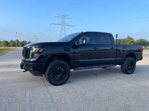Used 2018 Nissan Titan SV w/ SV Convenience Package image 9