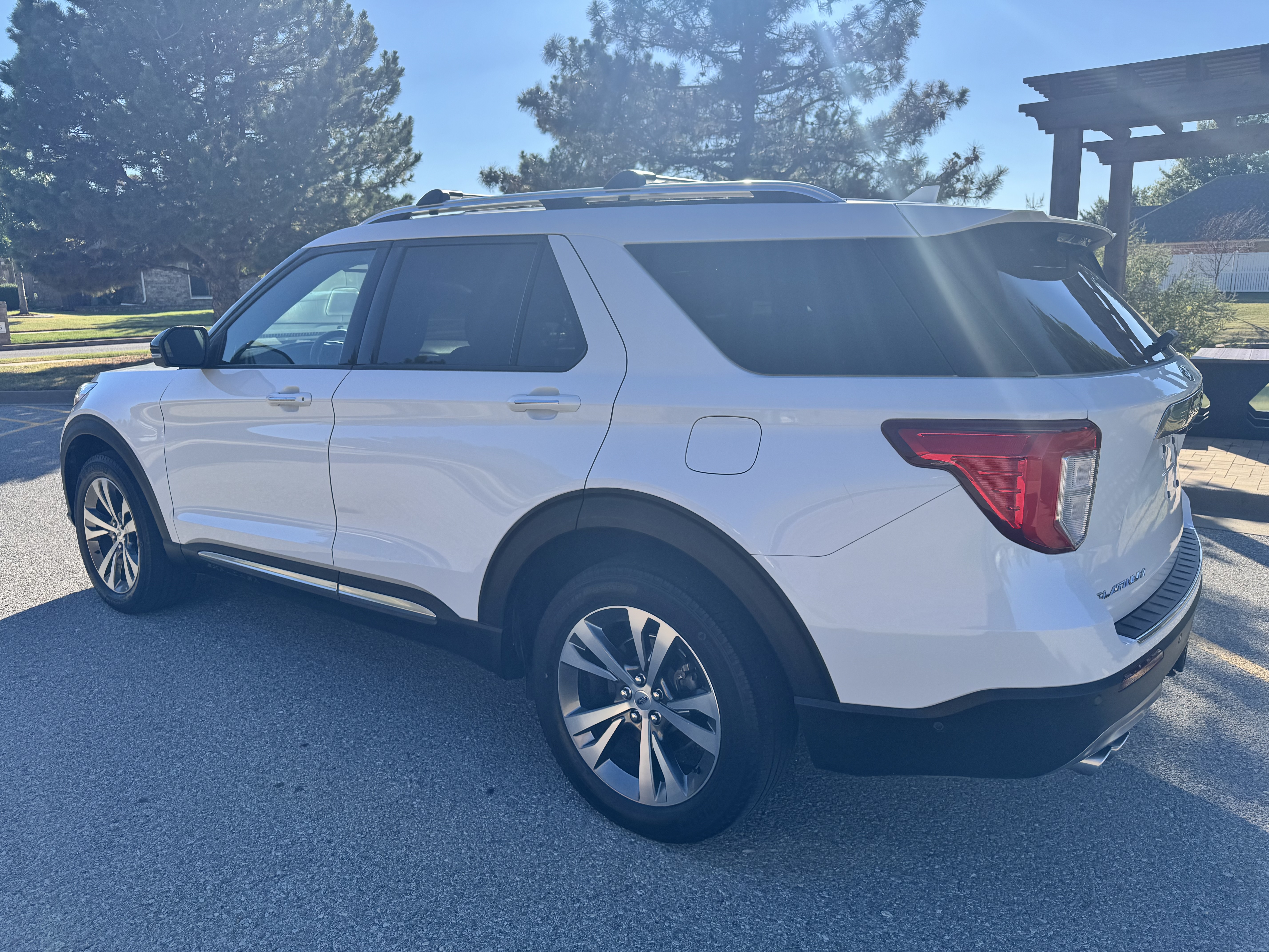 Used 2020 Ford Explorer Platinum w/ Premium Technology Package AWD/4WD image 8