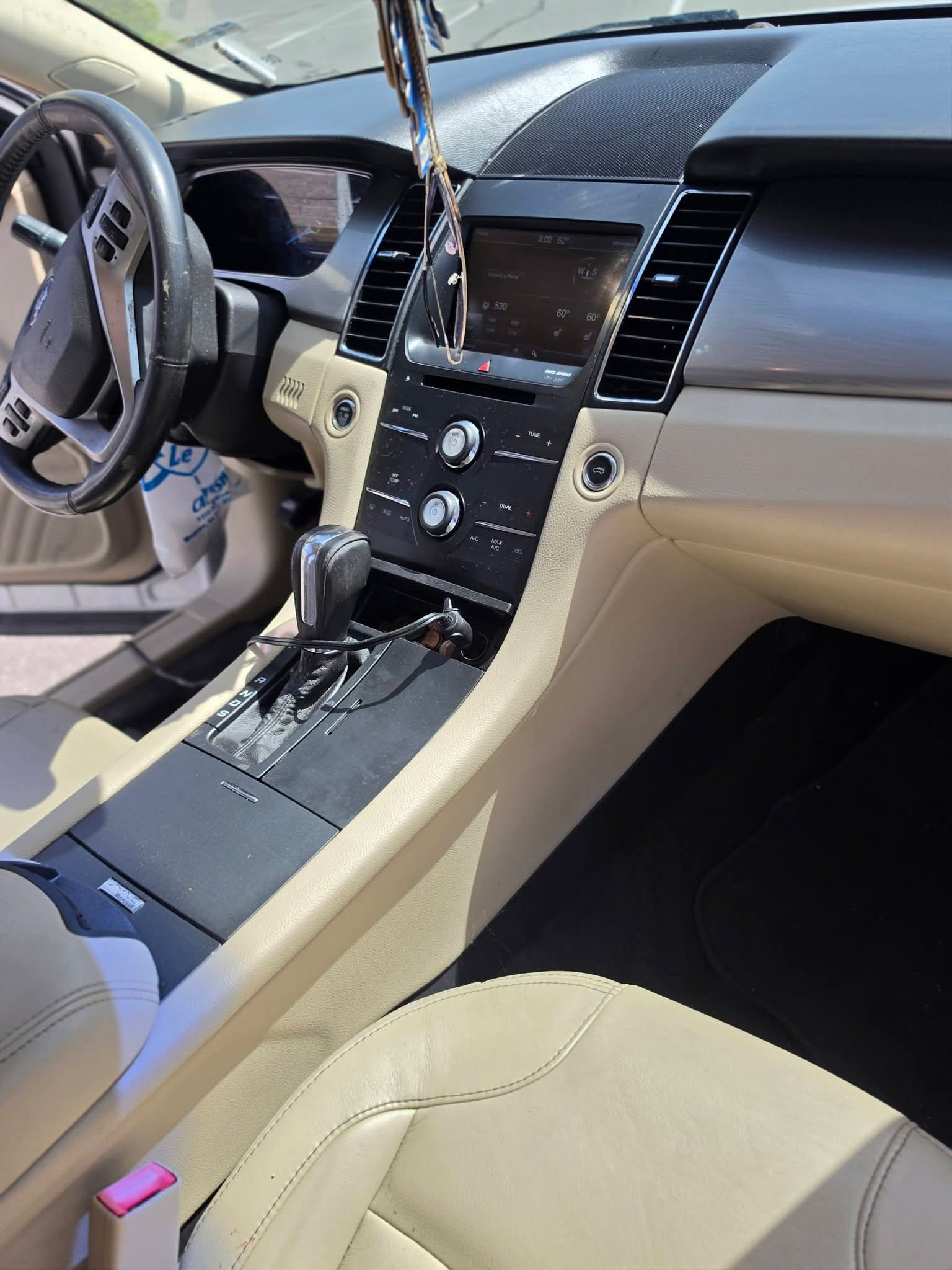 Used 2013 Ford Taurus SEL FWD image 10