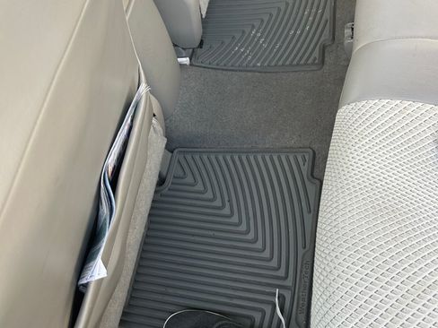 Used 2014 Toyota RAV4 EV FWD image 10