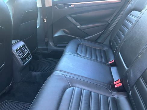 Used 2017 Volkswagen Passat 1.8T SEL Premium image 10