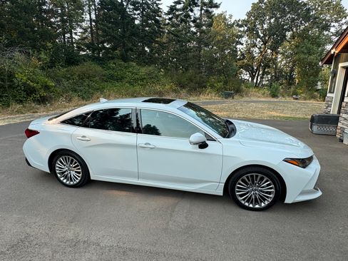 Used 2022 Toyota Avalon Limited w/ Advanced Safety Package FWD image 1