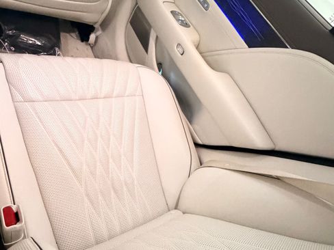 Used 2025 Genesis G90 3.5T AWD/4WD image 19
