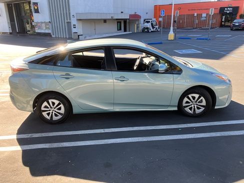 Used 2016 Toyota Prius Four Touring image 5