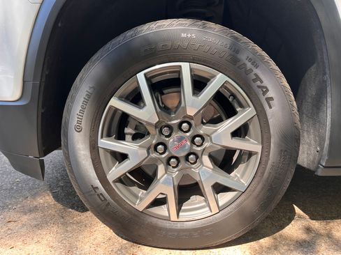 Used 2022 GMC Acadia SLE w/ Driver Convenience Package image 16