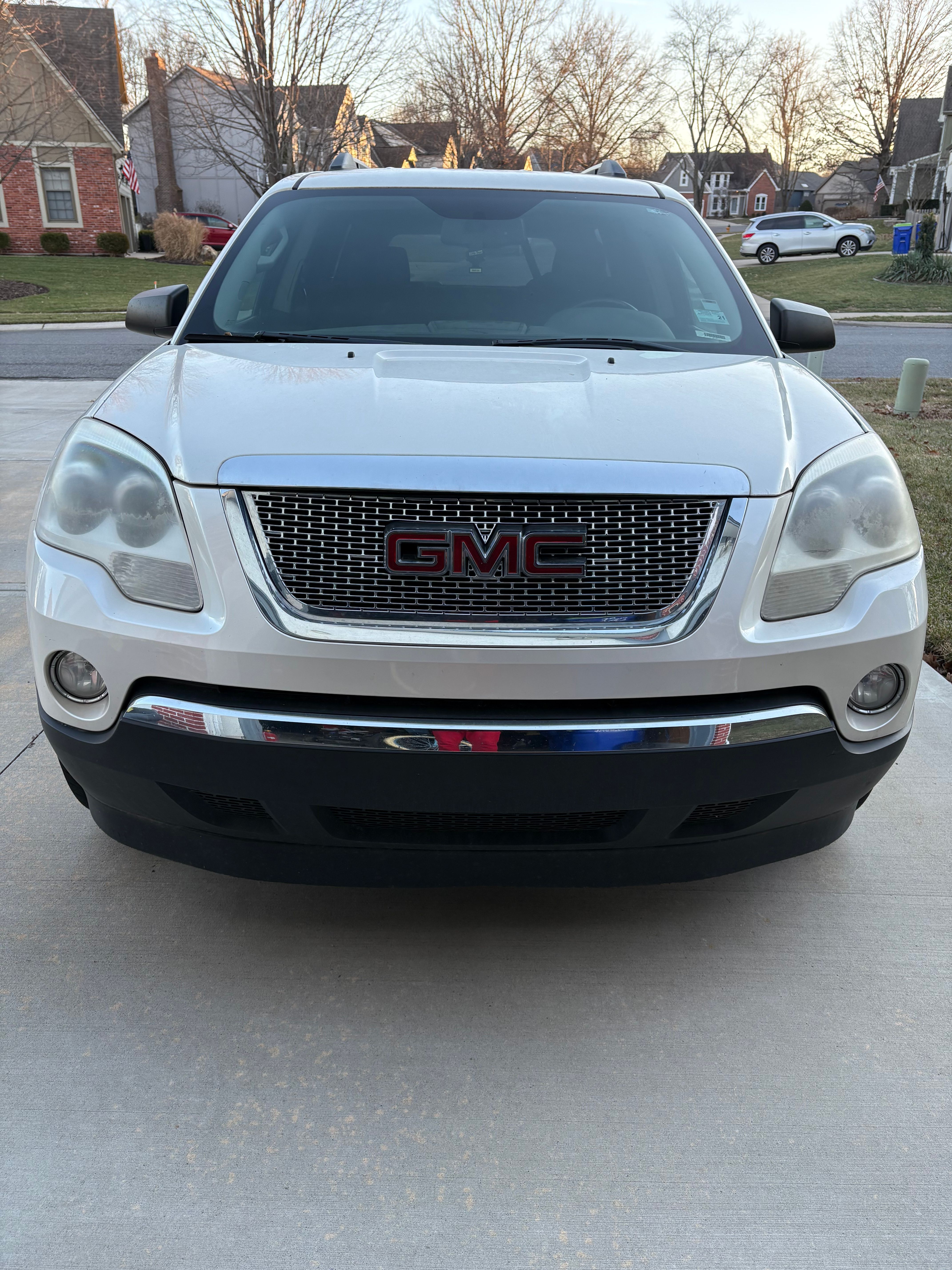 Used 2012 GMC Acadia SLE FWD image 1