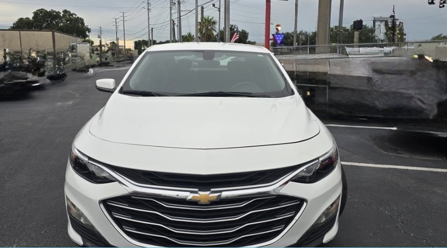 Used 2021 Chevrolet Malibu LT FWD image 1