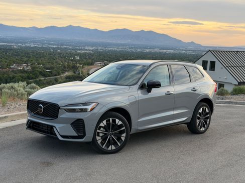 Used 2026 Volvo XC60 T8 Ultra AWD/4WD image 2