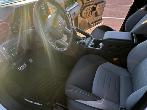 Used 2025 Toyota Tacoma TRD Sport AWD/4WD image 12