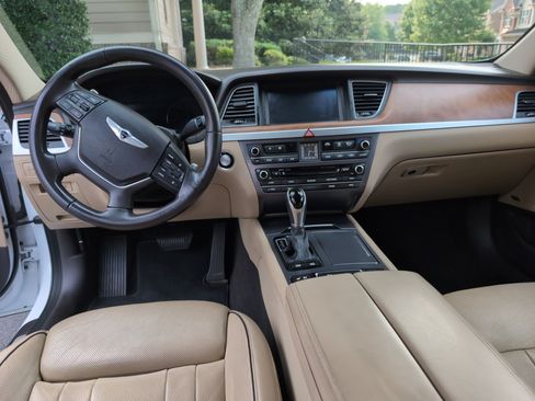 Used 2015 Hyundai Genesis 5.0 image 6