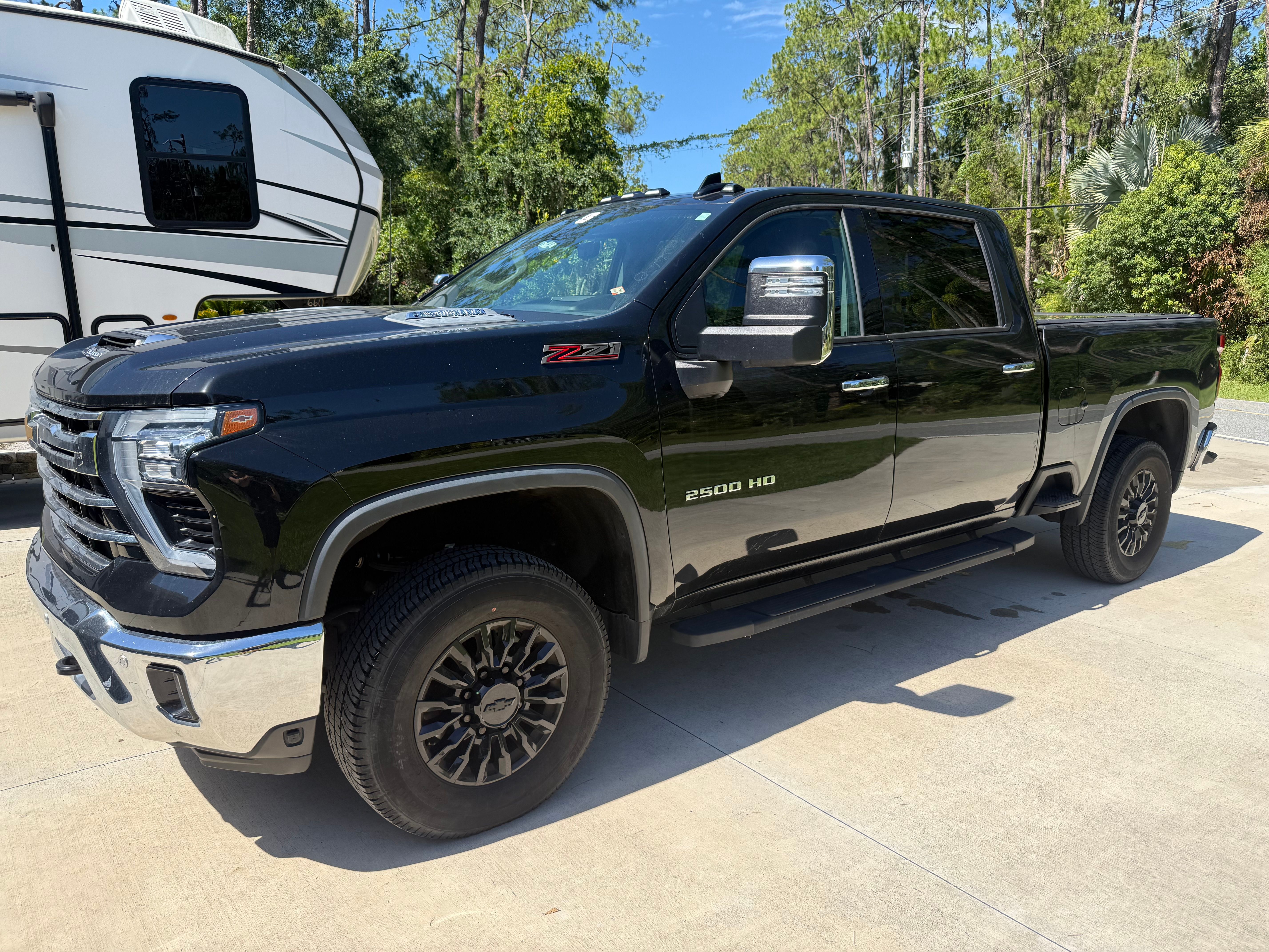 Used 2024 Chevrolet Silverado 2500 LTZ w/ LTZ Plus Package AWD/4WD image 1