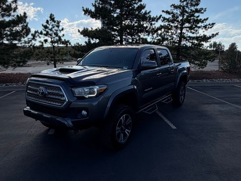 Used 2016 Toyota Tacoma TRD Sport w/ Towing Package AWD/4WD image 5
