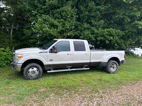 Used 2016 Ford F350 Lariat AWD/4WD image 1