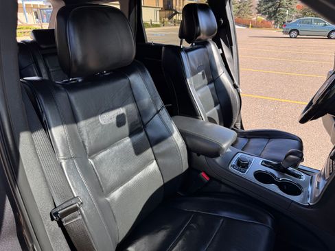 Used 2018 Jeep Grand Cherokee Overland image 9