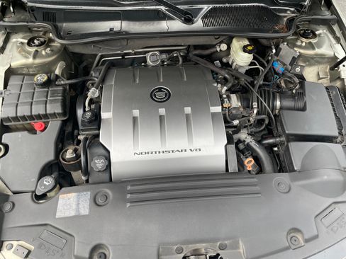 Used 2011 Cadillac DTS Premium image 9