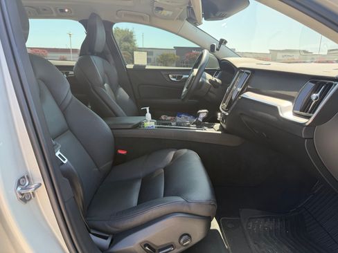 Used 2020 Volvo V60 T5 Momentum w/ Protection Package Premier FWD image 15