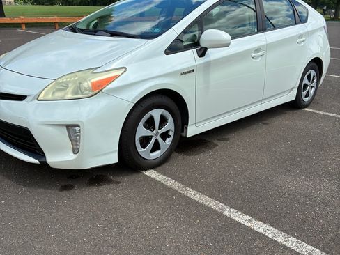 Used 2012 Toyota Prius Four w/ Deluxe Solar Roof Pkg FWD image 1
