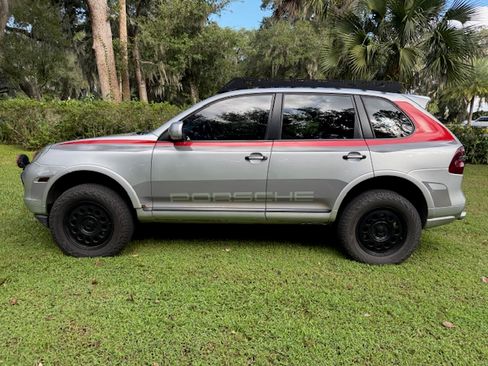 Used 2010 Porsche Cayenne GTS image 2