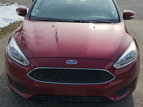 Used 2017 Ford Focus SE image 2