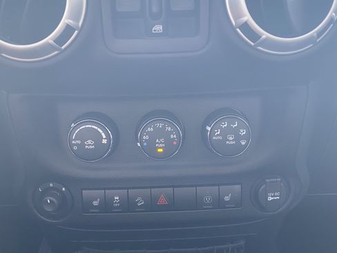 Used 2015 Jeep Wrangler Unlimited Sahara image 10