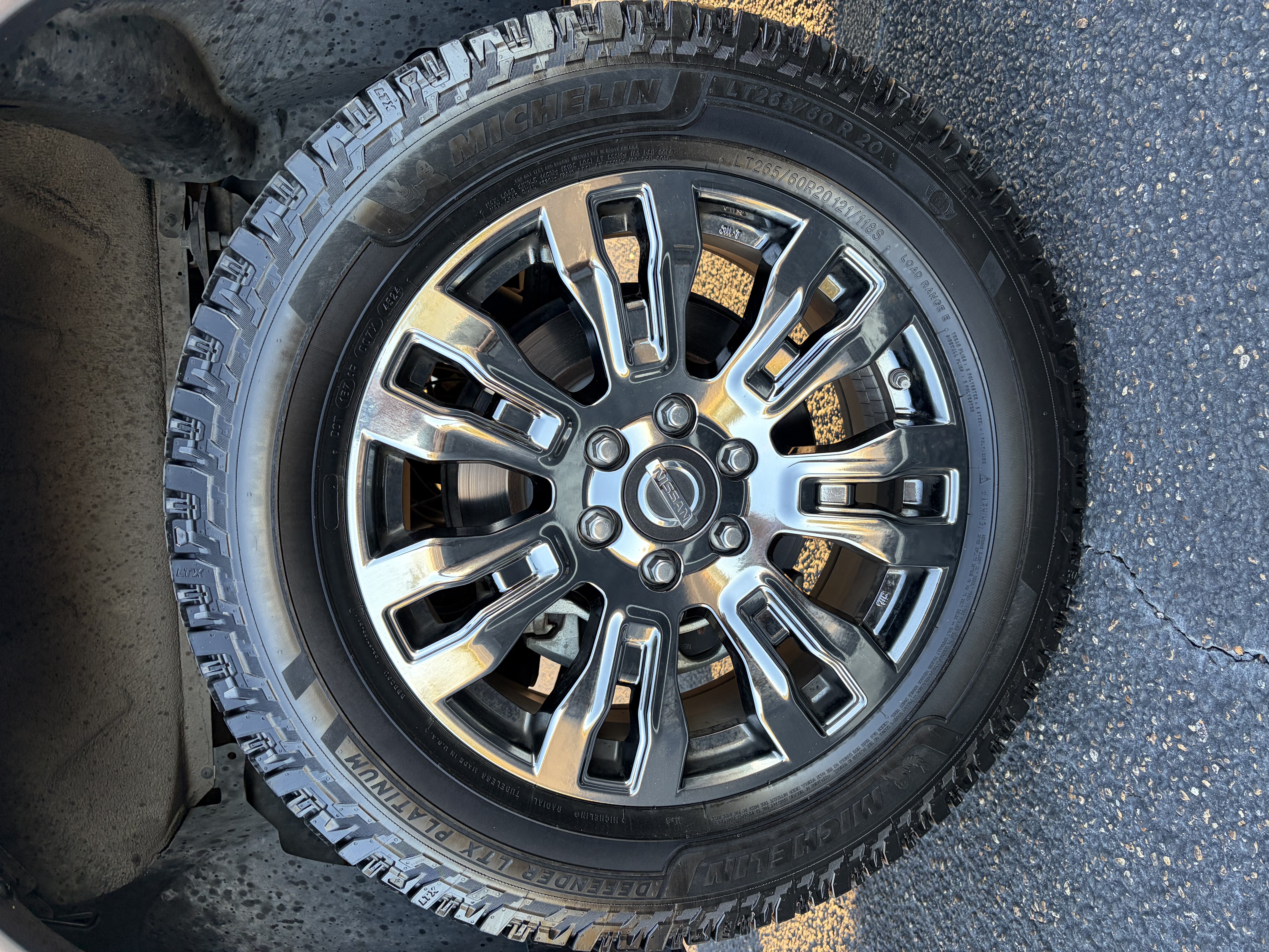 Used 2018 Nissan Titan Platinum Reserve w/ Platinum Utility Package AWD/4WD image 17