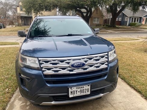 Used 2019 Ford Explorer XLT w/ Equipment Group 201A image 2