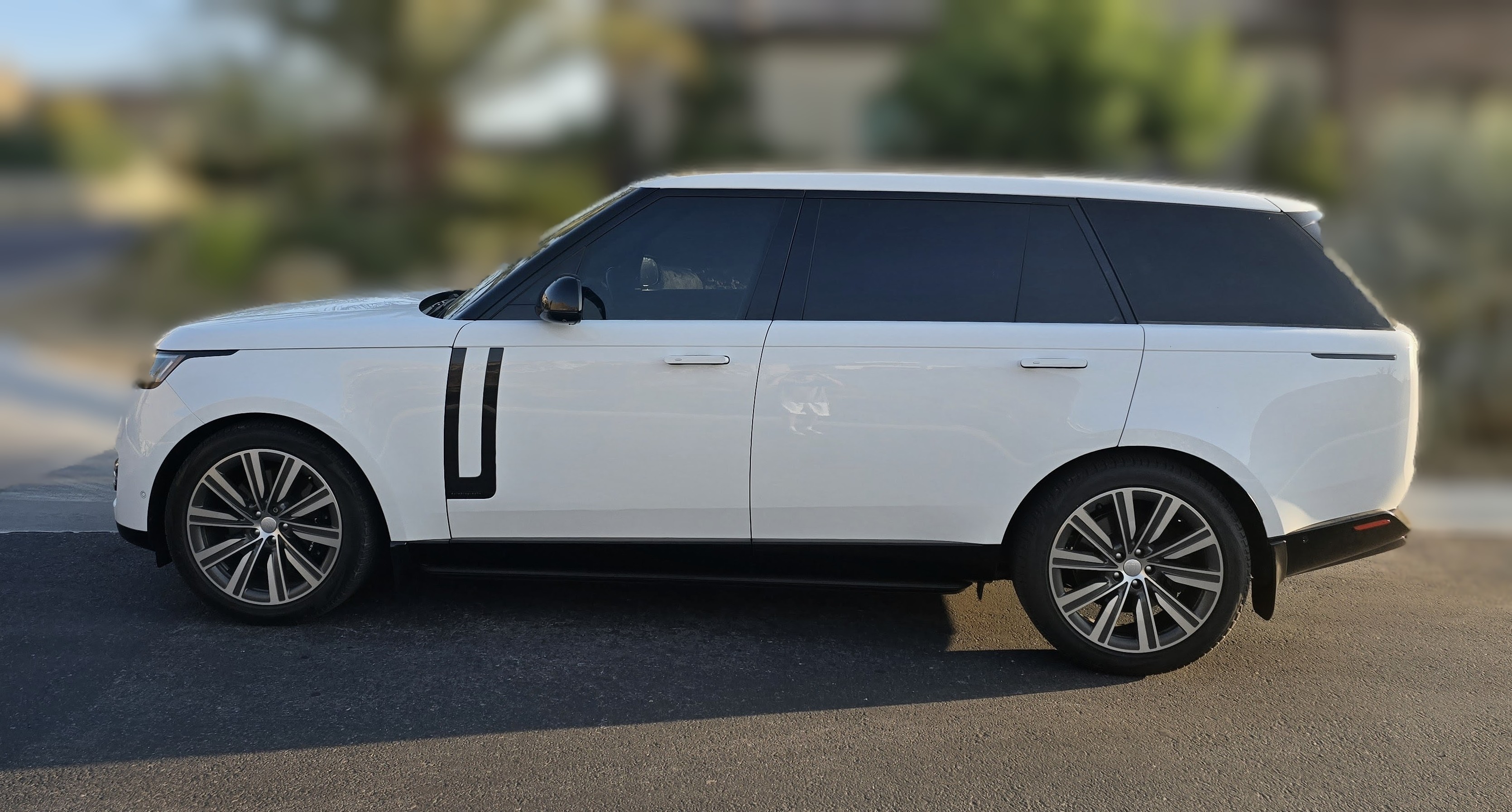 Used 2023 Land Rover Range Rover Long Wheelbase Autobiography AWD/4WD image 1
