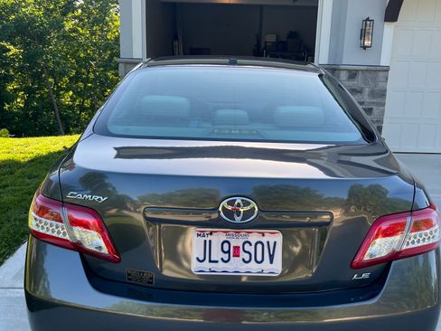 Used 2011 Toyota Camry LE w/ LE Extra-Value Pkg FWD image 4