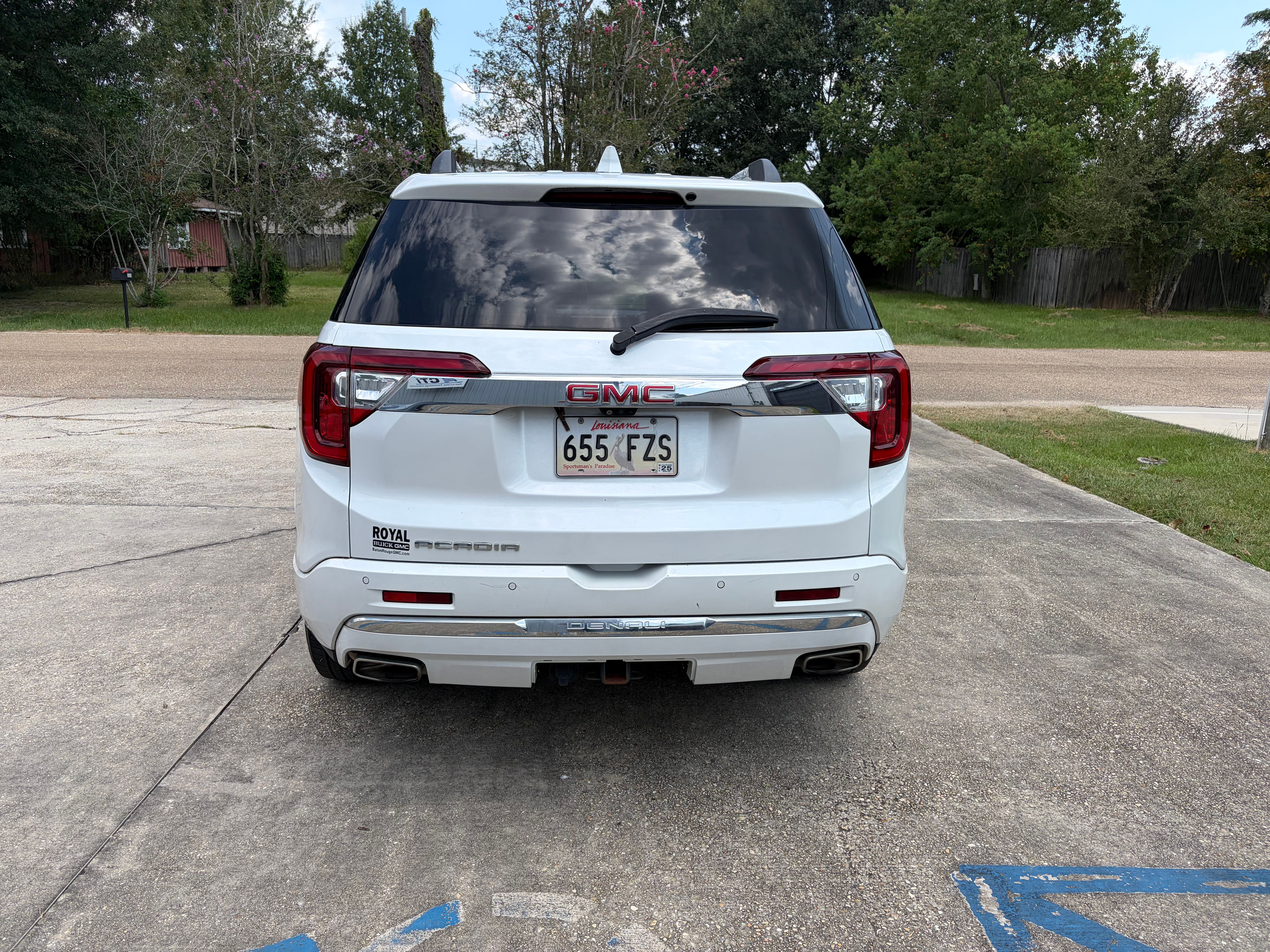Used 2022 GMC Acadia Denali w/ Denali Ultimate Package FWD image 11