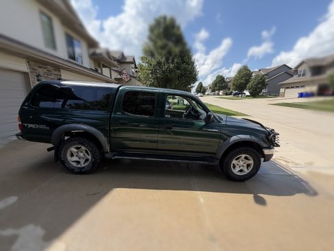 Used 2001 Toyota Tacoma PreRunner RWD image 4