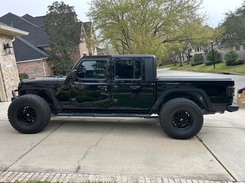 Used 2021 Jeep Gladiator Sport image 5