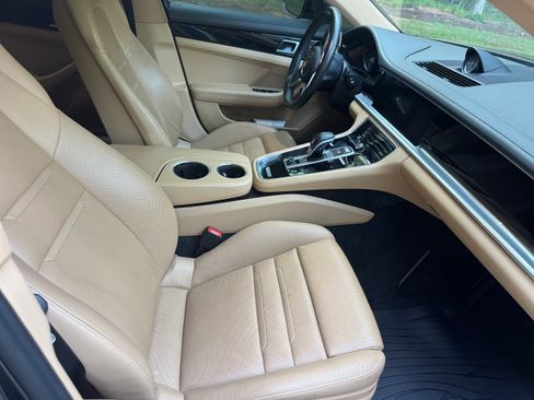 Used 2018 Porsche Panamera image 10