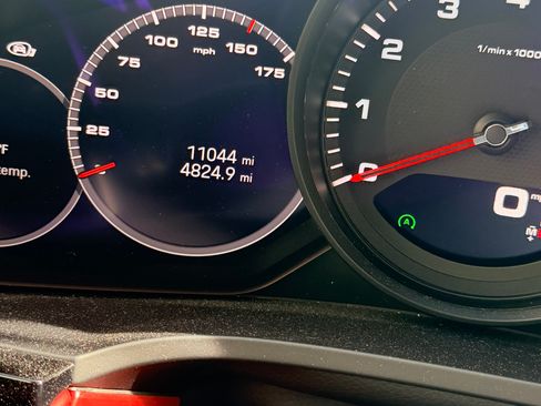 Used 2023 Porsche Cayenne Platinum Edition image 6