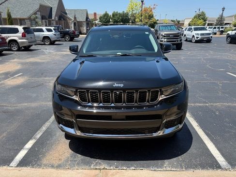 Used 2023 Jeep Grand Cherokee L Limited w/ Luxury Tech Group II image 4