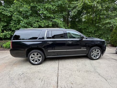 Used 2015 GMC Yukon XL Denali w/ Premium Package AWD/4WD image 6