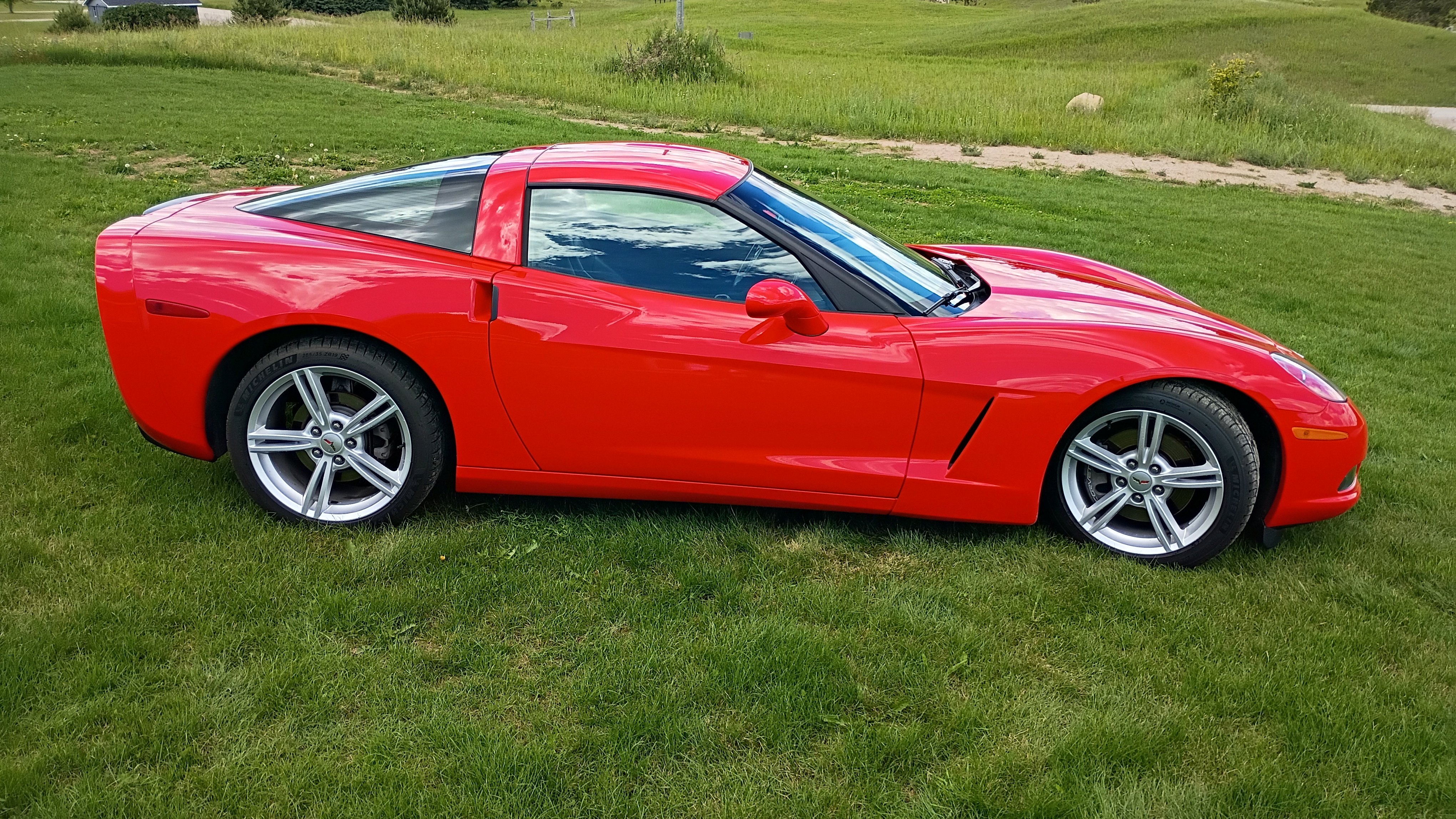 Used 2010 Chevrolet Corvette Coupe w/ 1LT RWD image 2