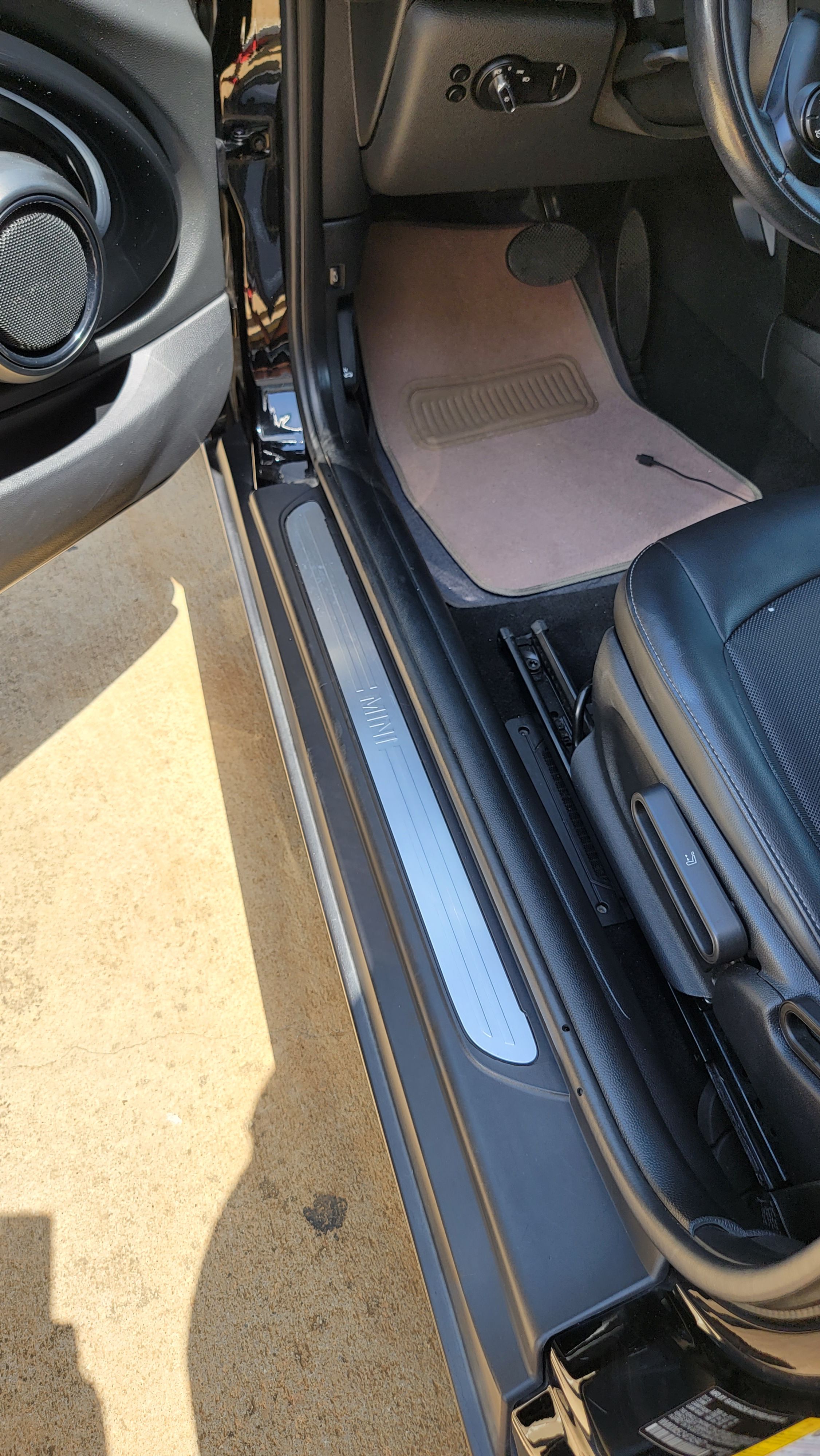 Used 2015 MINI Cooper 2-Door Hardtop FWD image 29