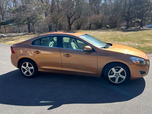 Used 2013 Volvo S60 T5 image 1